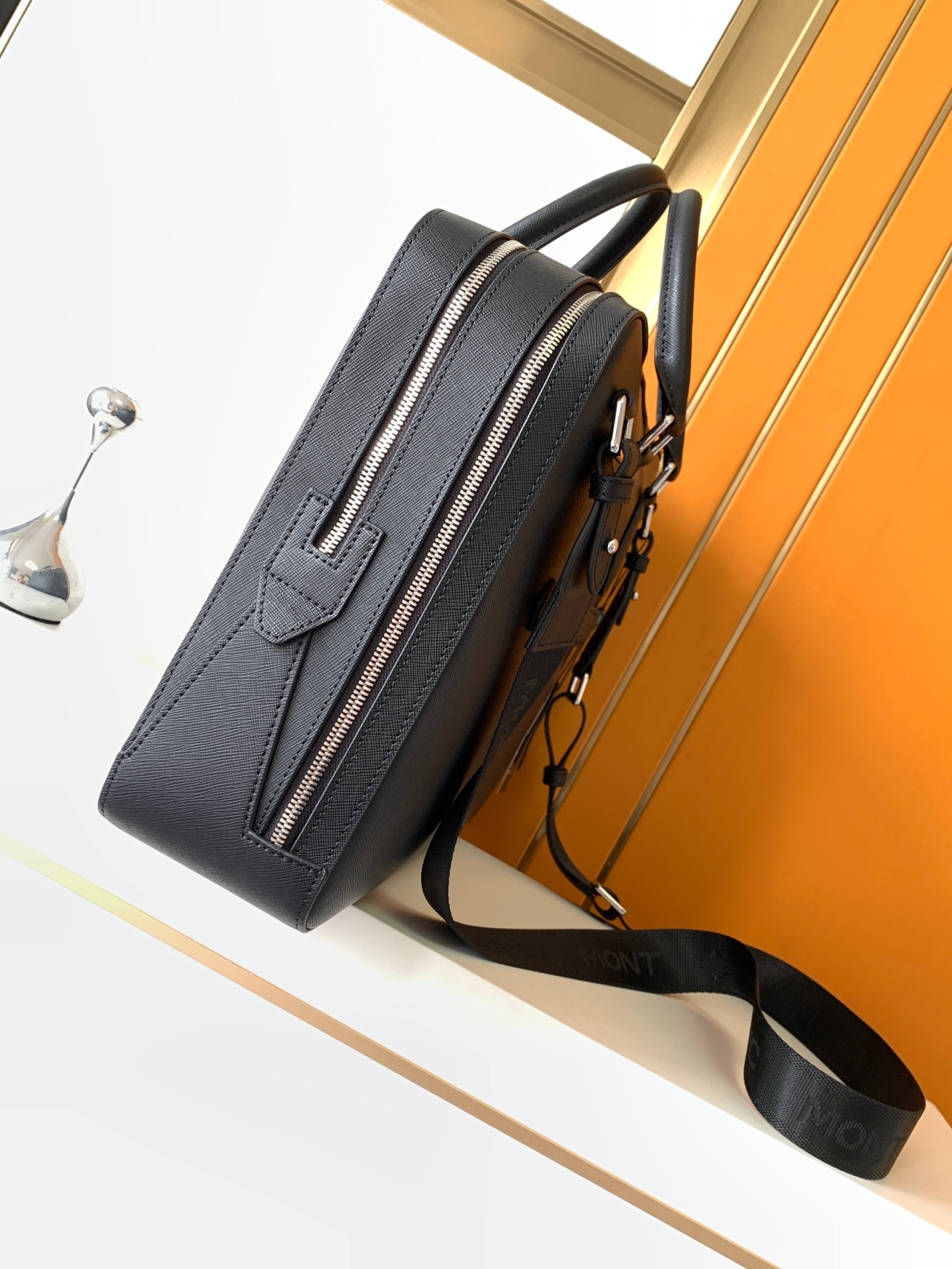 Luxury Men's Top-Handle Bags P - Luxury Bags Laptop 评论和价格