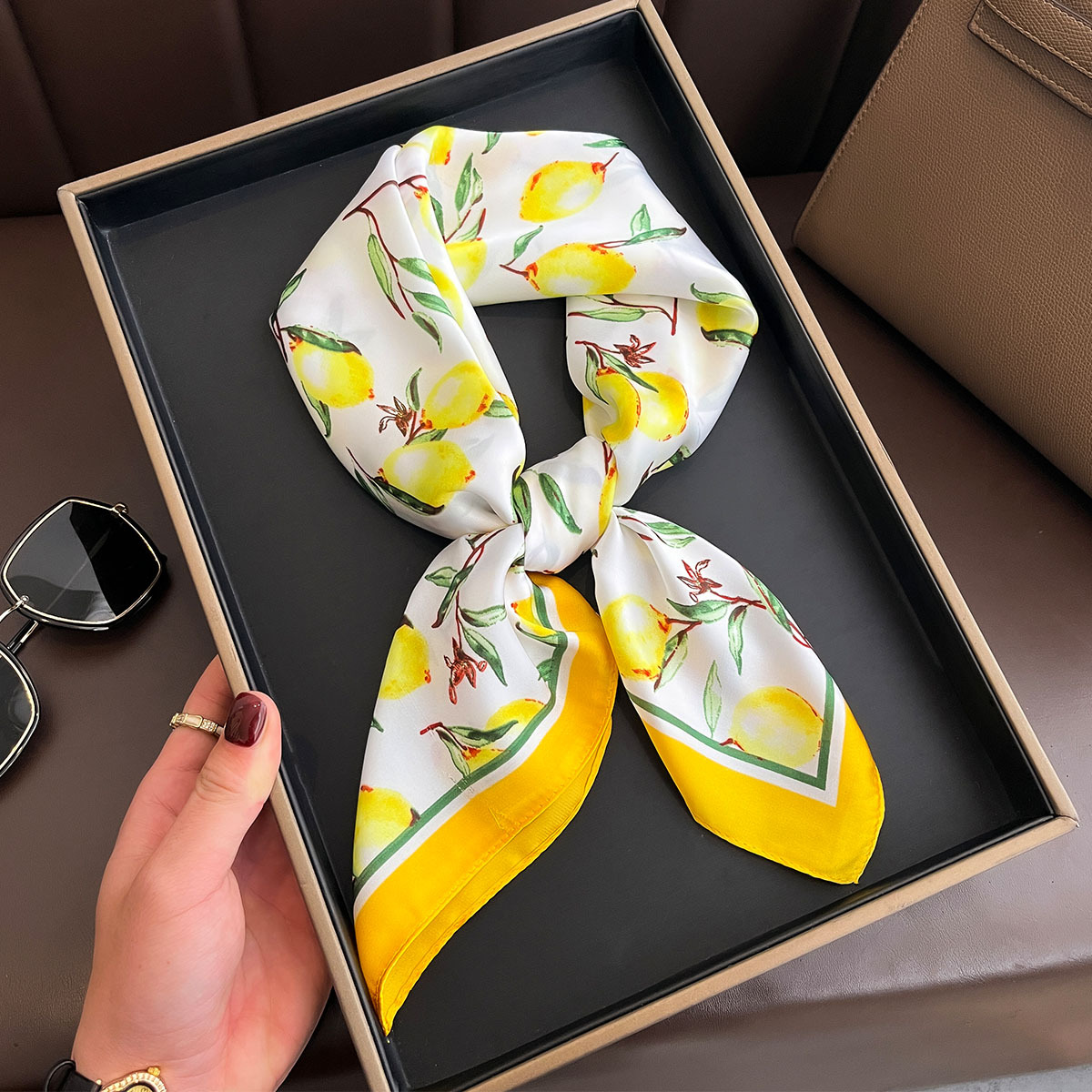 Luxury Yellow Lemon Print Squa - Luxury Bags Yellow 评论和价格
