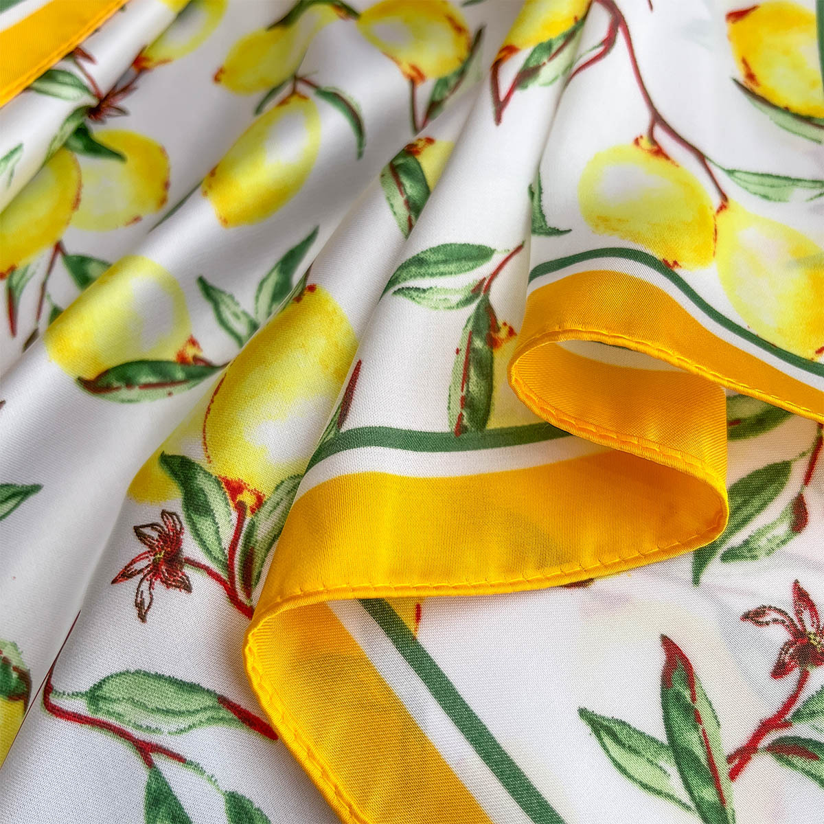 Luxury Yellow Lemon Print Squa - Luxury Bags Yellow 评论和价格