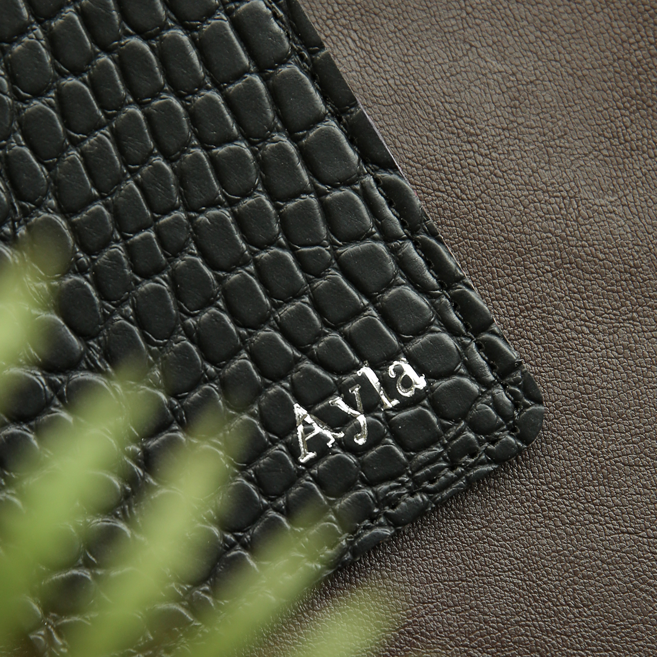 Personalized Leather Luggage T - Luxury Bags That Are Vegan 评论和价格