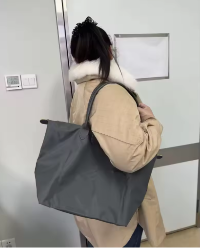 Foldable hobos nylon Handbag B - Luxury Bags Vip 评论和价格