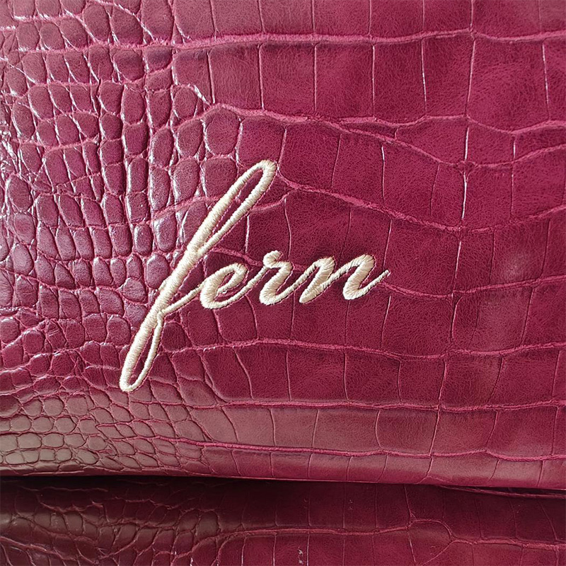 Embroidered Croc Makeup Bag Pe - Luxury Bags That Are Vegan 评论和价格